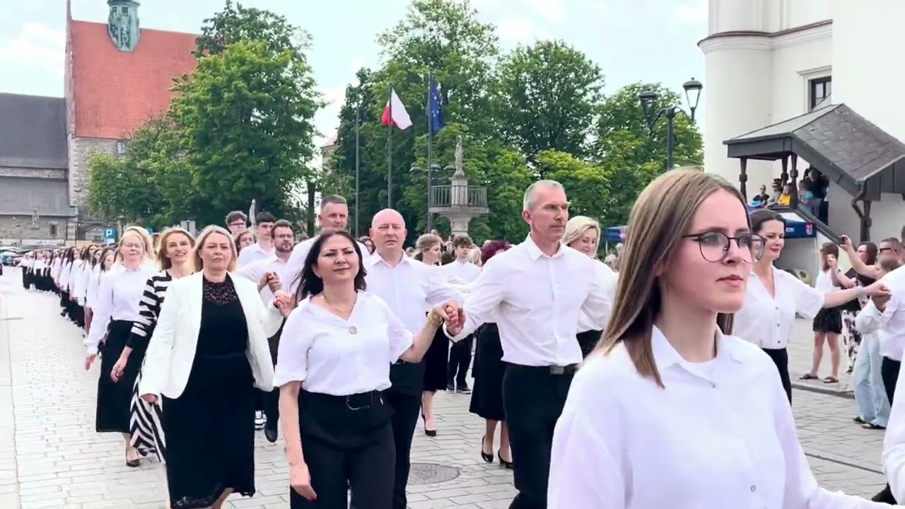 „Polonez” na 80 par! Jubileusz 80-lecia LO im. Henryka Sienkiewicza w Szydłowcu
