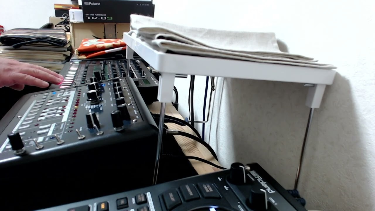 Roland TR8S & X0XB0X Acid Techno