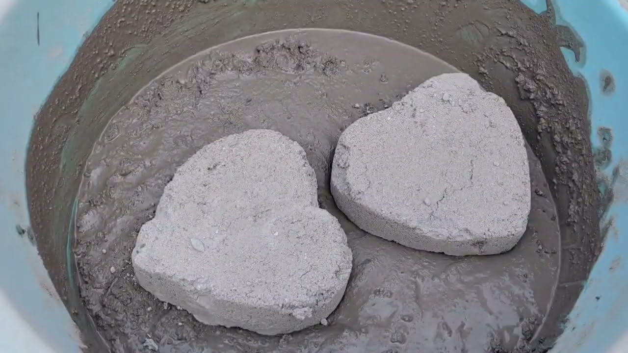 Asmr - Gritty sand cement heart ❤️ Crumbling in water 💦#satisfying 