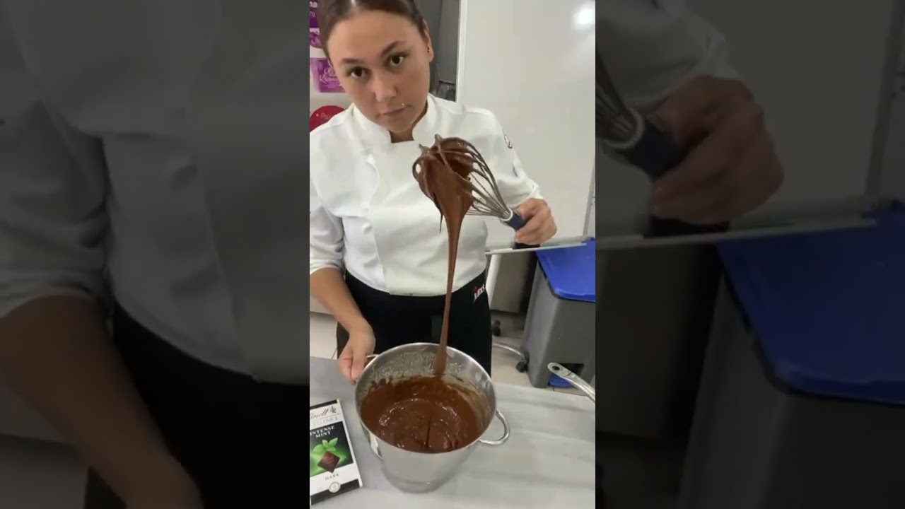 Pastacılık&Ekmek&ccedil;ilik Şefimiz K&uuml;bra İnce'den Naneli Brownie! #lindtchocolate  #eksmutfaktv #lezzet