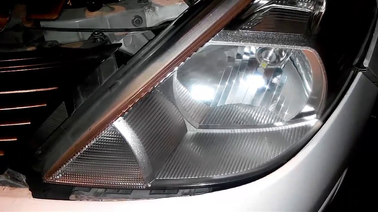 Como quitar los Faros de un Nissan Tiida