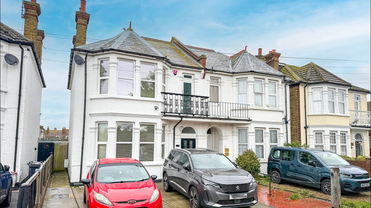 BEAUTIFUL CHARACTER HOME WITH MODERN STYLE - JUST 150 METRES FROM THE BEACH