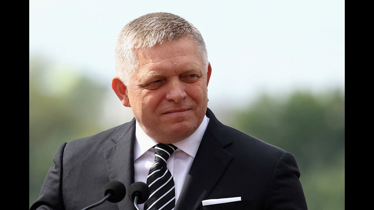 Premiér Robert Fico sa vyjadruje pri príležitosti otvorenia novovybudovanej farmy na chov dojníc