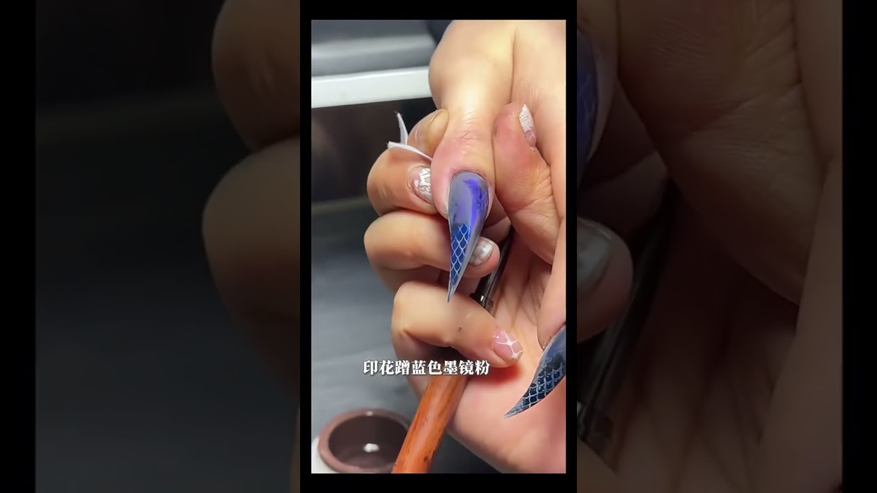 Tutorial for unique nail art. #pressonails #nailsart #lynisnailshop