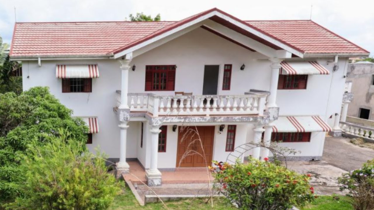 Fixer Upper 5 Bedroom 4 Bathroom House for sale at Ingleside Heights, Mandeville, Manchester,Jamaica
