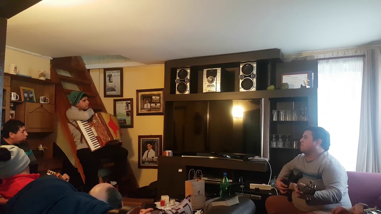 Lejos allende los mares (cantando en familia)