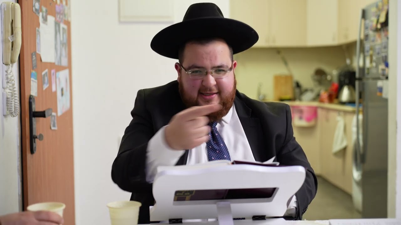 אימה: הבבא סאלי נגלה לצדיק הדור ששמו.... ואמר 'אני הופך את השמים לכבוד מלך המשיח שבקרוב ב... יתגלה'.
