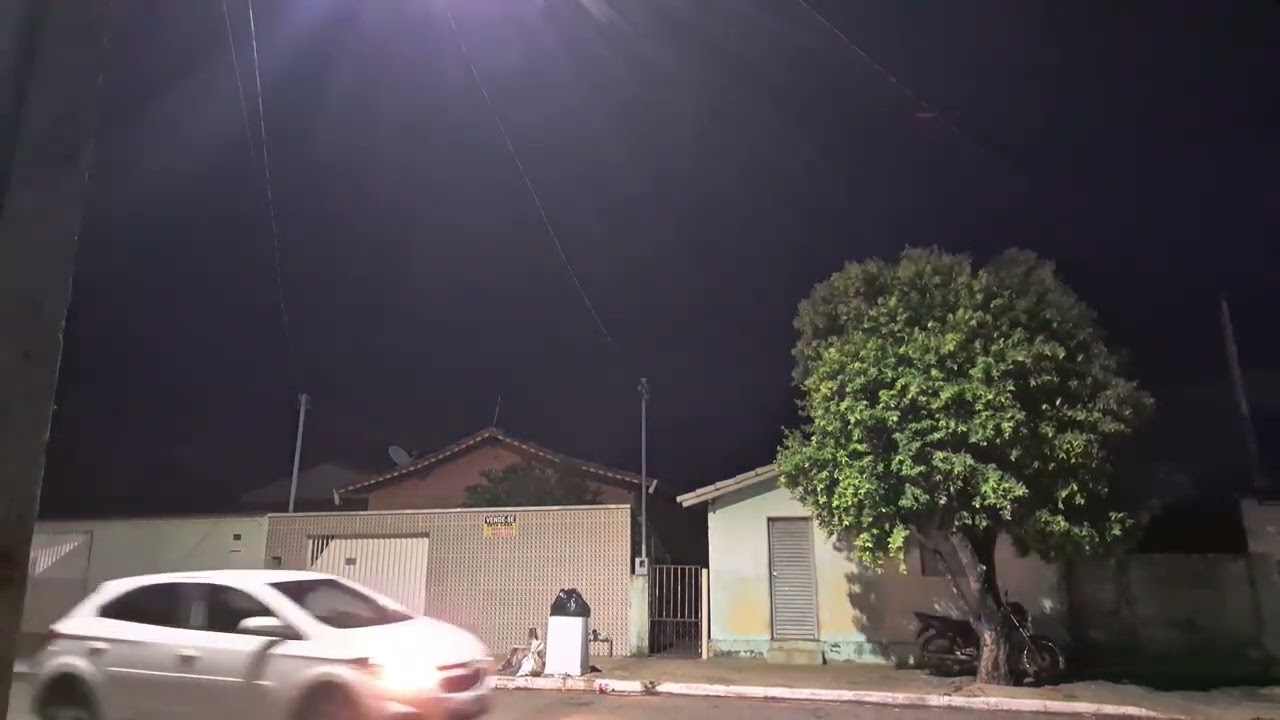 Relâmpagos em Mozarlândia, Goiás, 08/11/2025 . Passagem de frente fria e ciclone extratropical PT 01