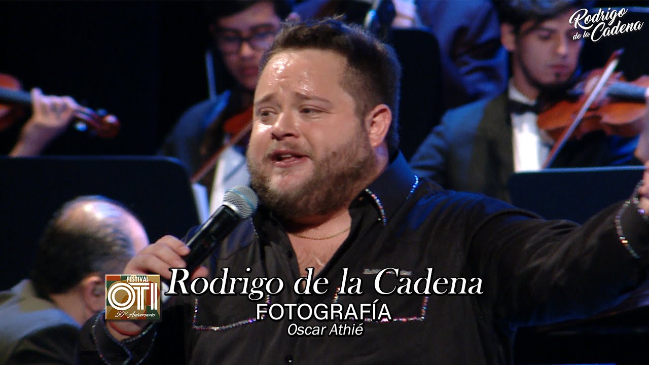 Fotografía (Oscar Athié) - Rodrigo de la Cadena - 50 Aniversario Festival OTI   Teatro de la Ciudad