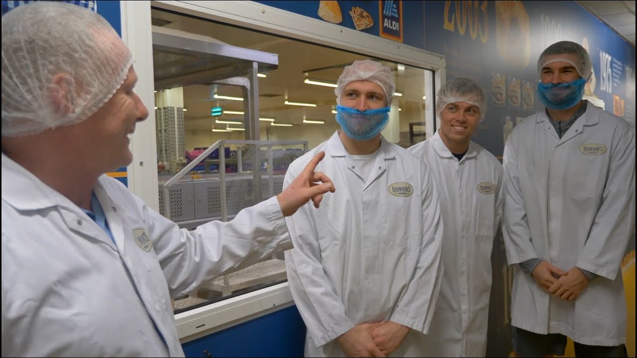 Players put in a shift at the Brownings bakery 🥧