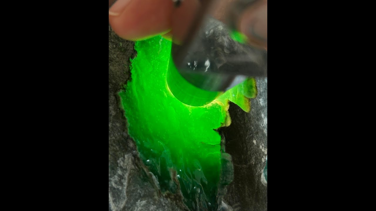 高端缅甸翡翠A货，全场开播放漏，新人扣8免费领取福利，首单免代购费！