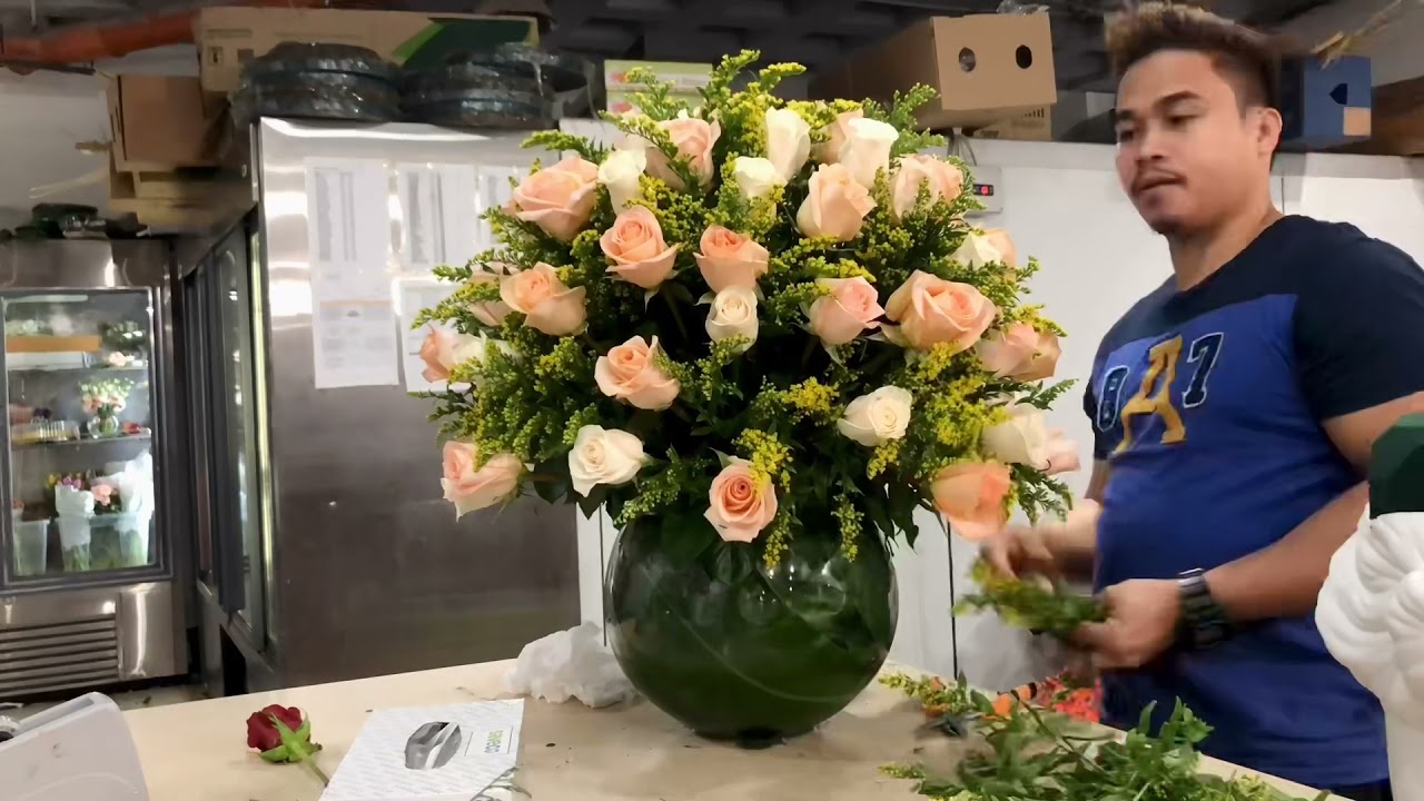 Basic #tutorial  round flower arrangement by..👉🏻 the florist 1 in Kuwait #floraldesigner Vlog