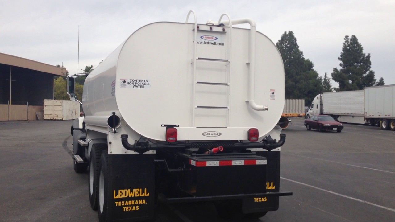 2016 Mack GU813 Water Truck