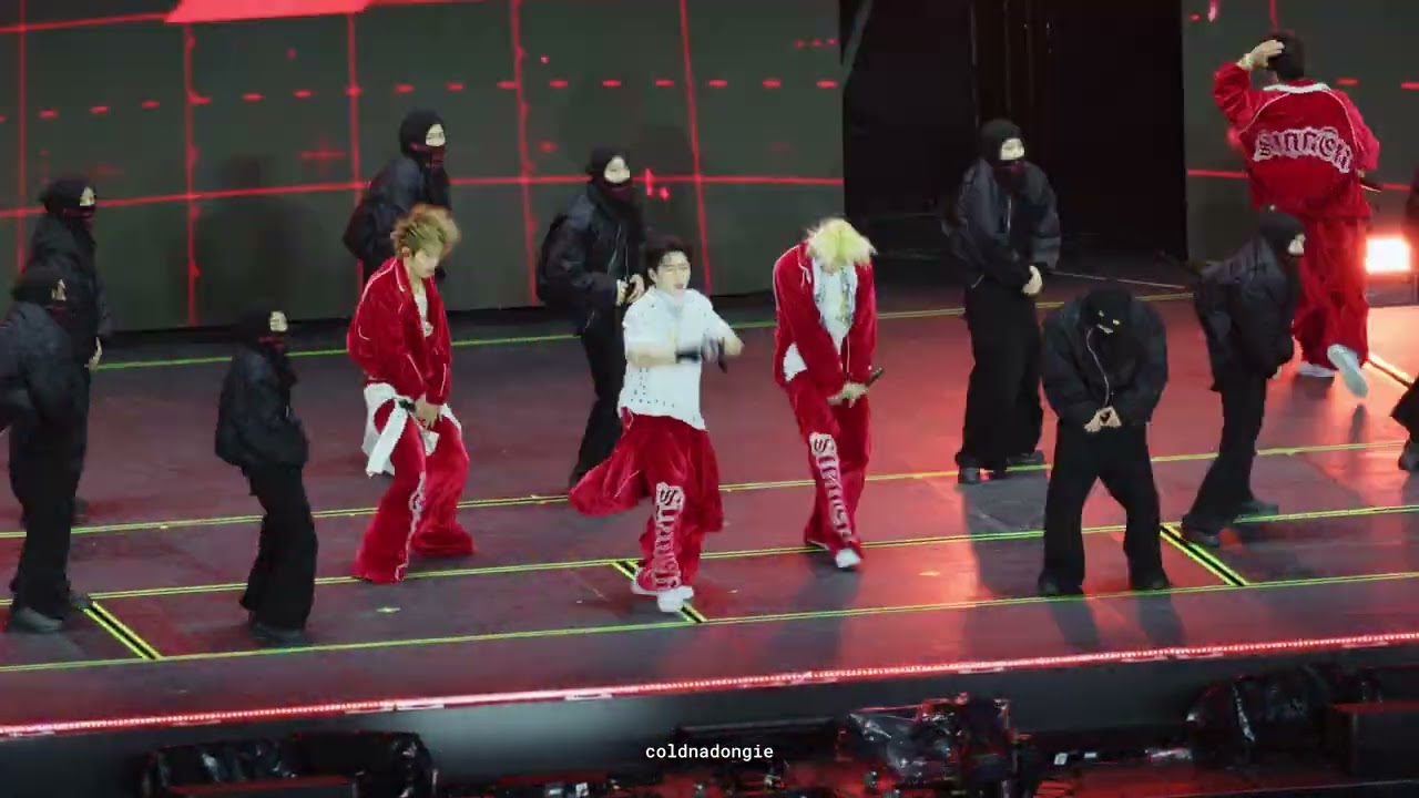 251213 ENHYPEN 엔하이픈 Outside FANCAM @ 2025 MUSIC BANK GLOBAL FESTIVAL IN JAPAN