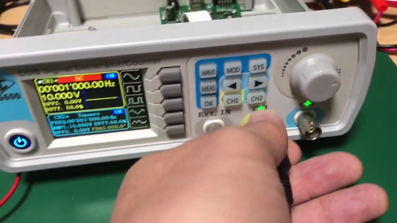 Instrumentação de bancada - JDS6600 Gerador de funções.