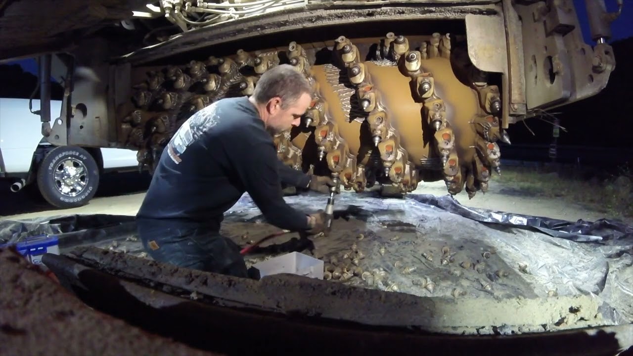 Want to see how Asphalt Milling Machine teeth are changed?