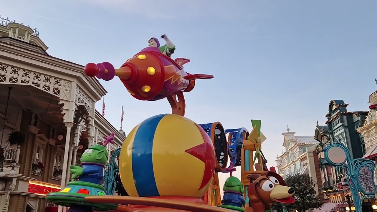 Disneyland Paris - Disney Stars on parade 02.02.2024  - @DisneylandParis @Disney