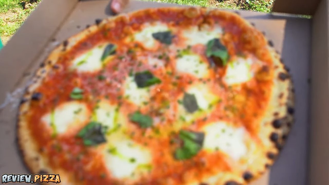 The Good Earth Food and Wine Margherita Pizza Review #pizza #food #review