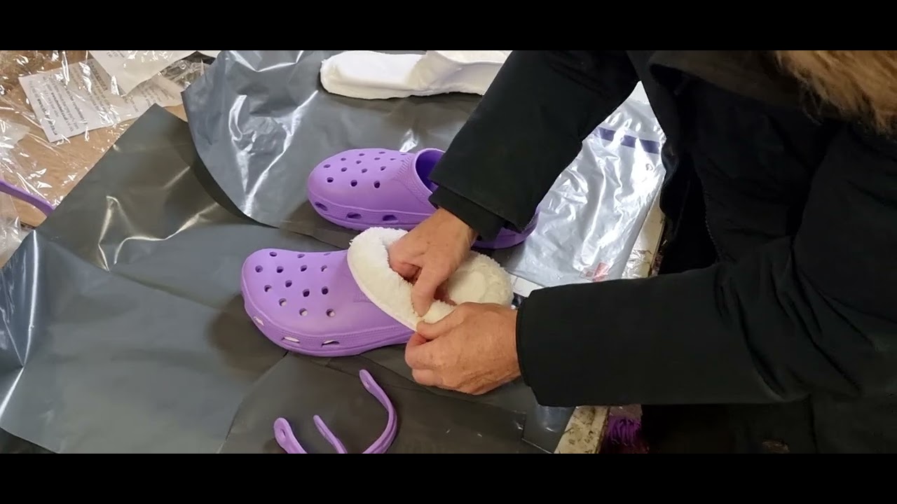 how to put fur in your crocs and clogs warm your feet in winter with these fur insoles