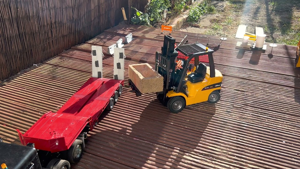 Huina forklift upgrade with tilting boom and converted bruder bulldozer test run