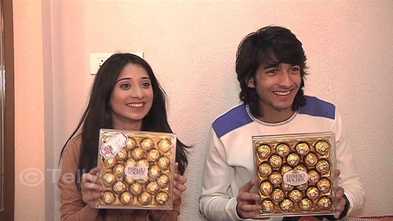 Vrushika Mehta and Shantanu Maheshwari Receive Gifts from Fans - Final Part