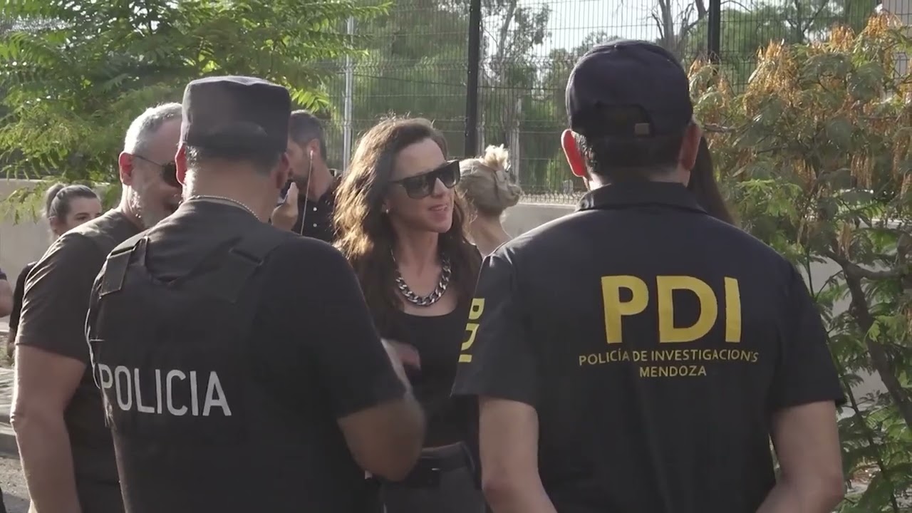 Operativos en Godoy Cruz: decenas de detenidos y secuestro de un arsenal de armas