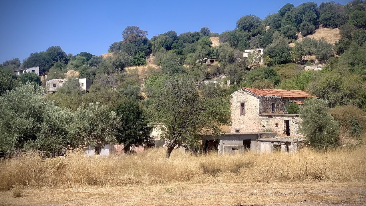 Exploring the abandoned village of Vretsia in Cyprus 🇨🇾
