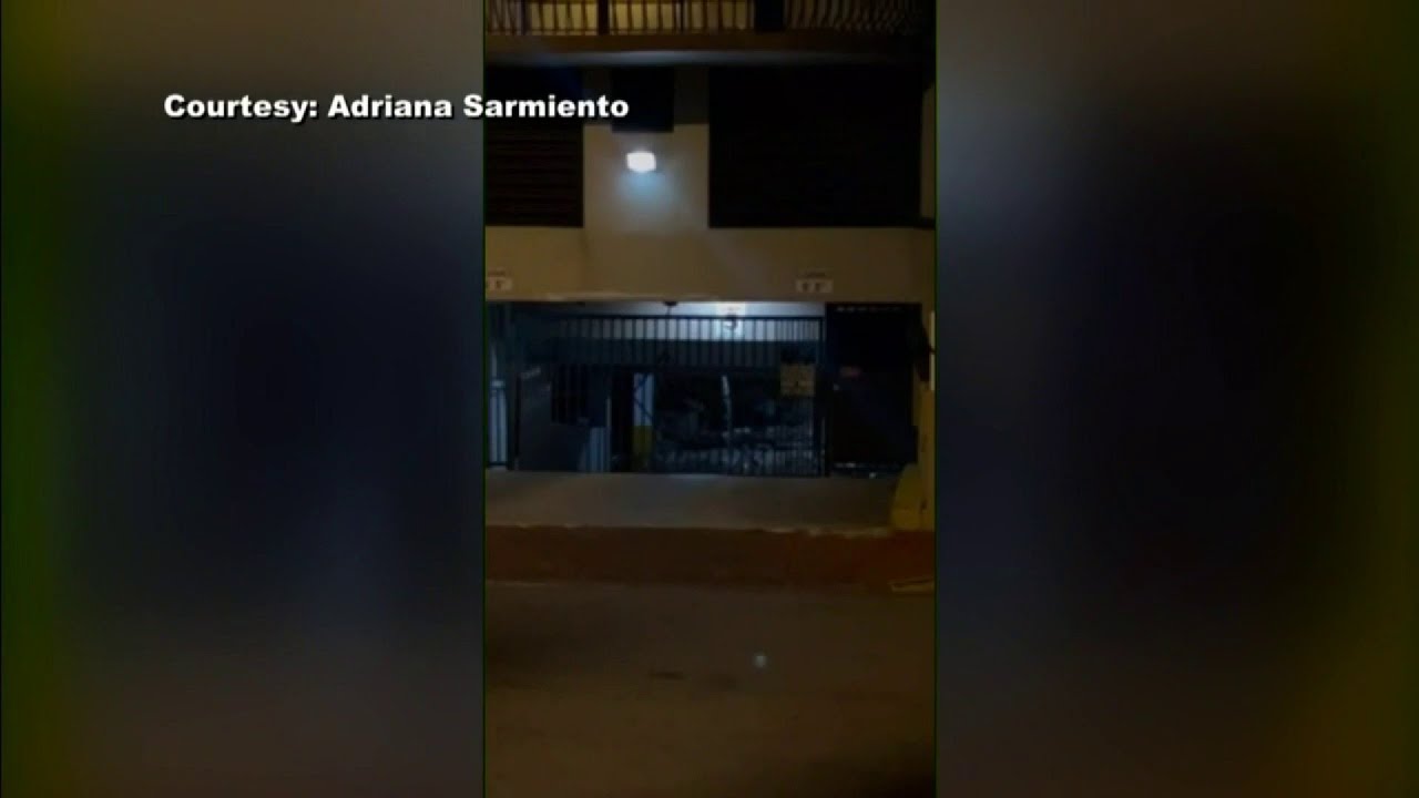 На видео показаны мгновения перед обрушением здания