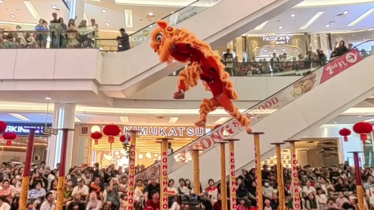 Nonton barongsai di Mall Living World Alam Sutera