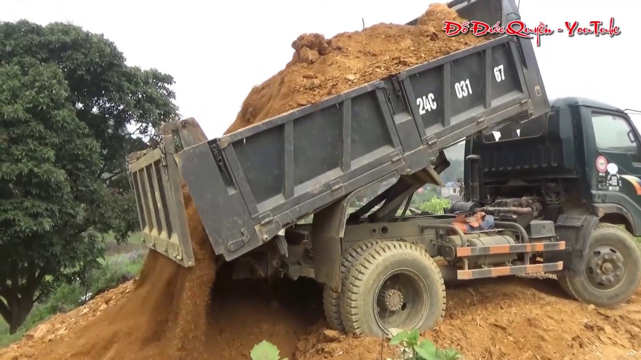 Xem máy xúc Doosan 140 Ô tô ben 24N-03167 đào và chở đổ đất