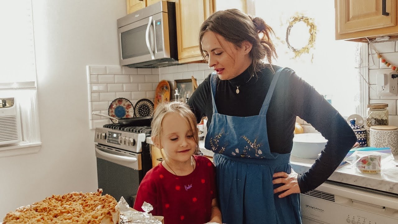 ZNOWU JESTEŚMY SAME.. Trochę przeżywam to co się u nas dzieje:( i robię ciasto..🥧