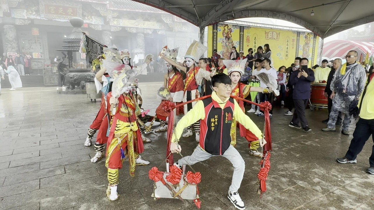 228連假  下雨天進香團 不減熱情 衝一波 往松柏嶺進香