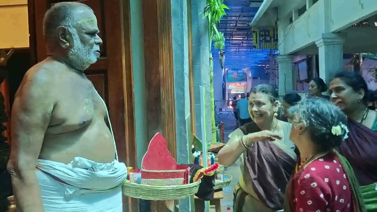 காஞ்சி சங்கரமடத்தில் தெலுங்கு வருடப்பிறப்பு குருவார பூஜை kanchi guruvara bujai