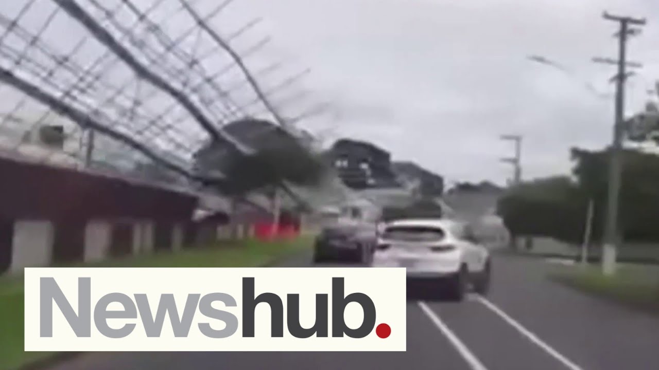 Calls for tighter regulations after scaffolding collapses onto traffic | Newshub