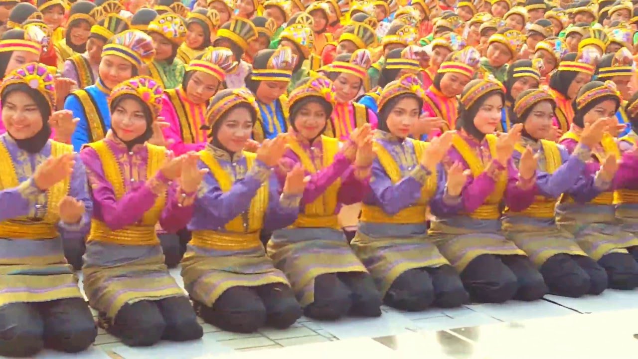 Tari ratoh jaroe 6600 Orang di TMII TGL. 24 APRIL 2016