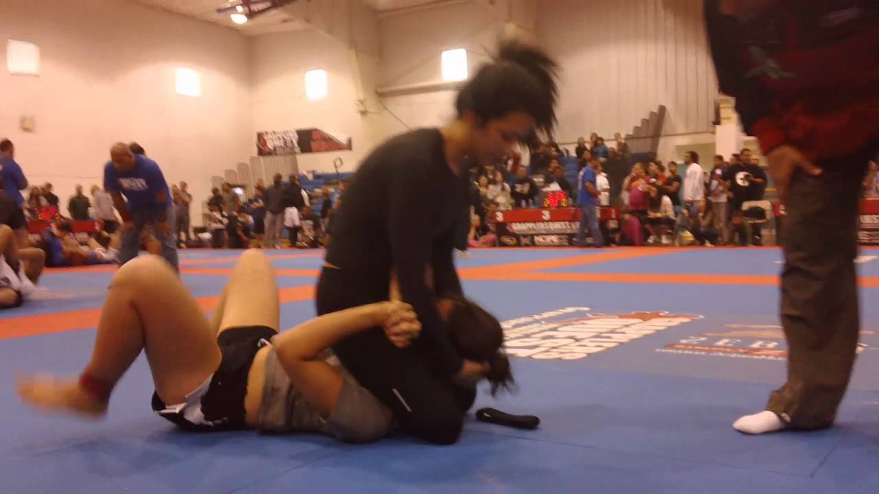cheyanne vlismas finished triangle to rolling armbar