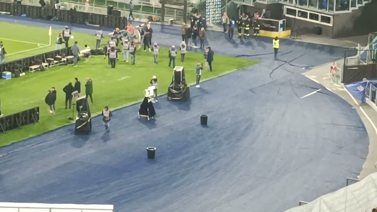 LAZIO MILAN - PREPARTITA CON COREOGRAFIA E SARRI SOTTO LA NORD