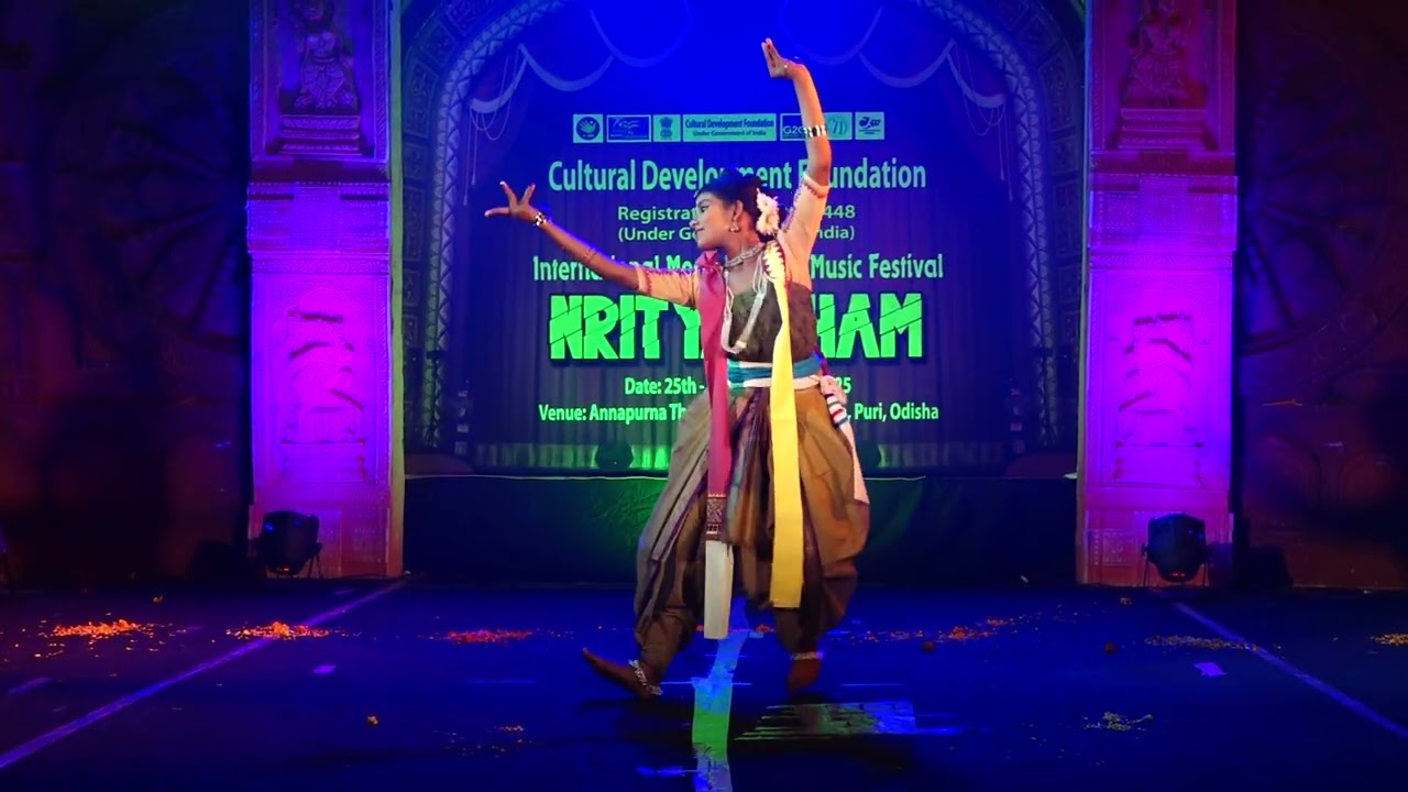 বধূ কোন আলো লাগলো চোখে❤️performed by Rishavi ♥️#dance #stageshow #danceperformance 