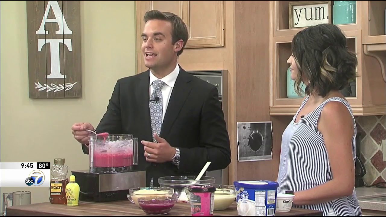 Healthy Strawberry Frozen Yogurt