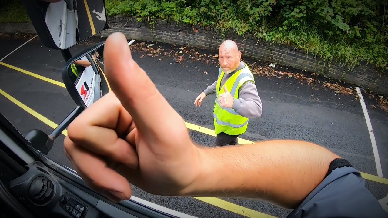 HGV CLASS 2 DRIVER IN UK - CAT C 18 TONNE RIGID FLATBED [POV]