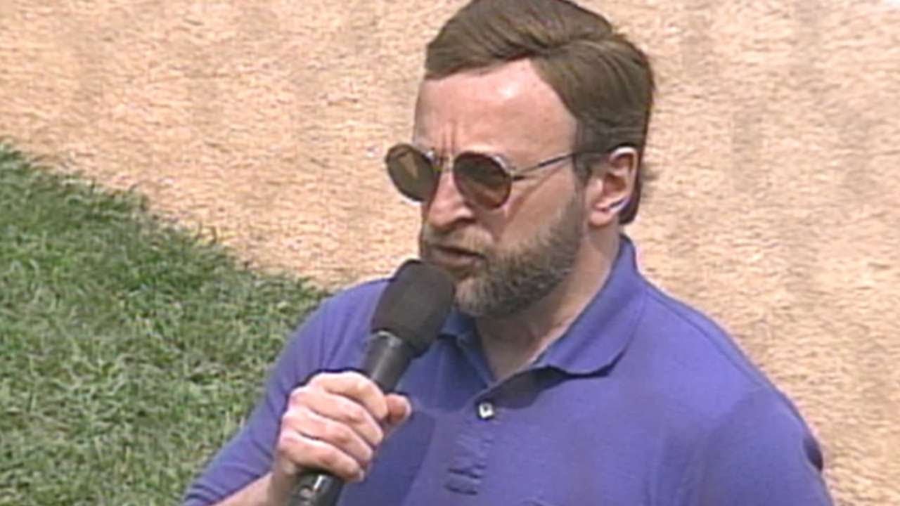 Wayne Messmer performs national anthem at Cubs game