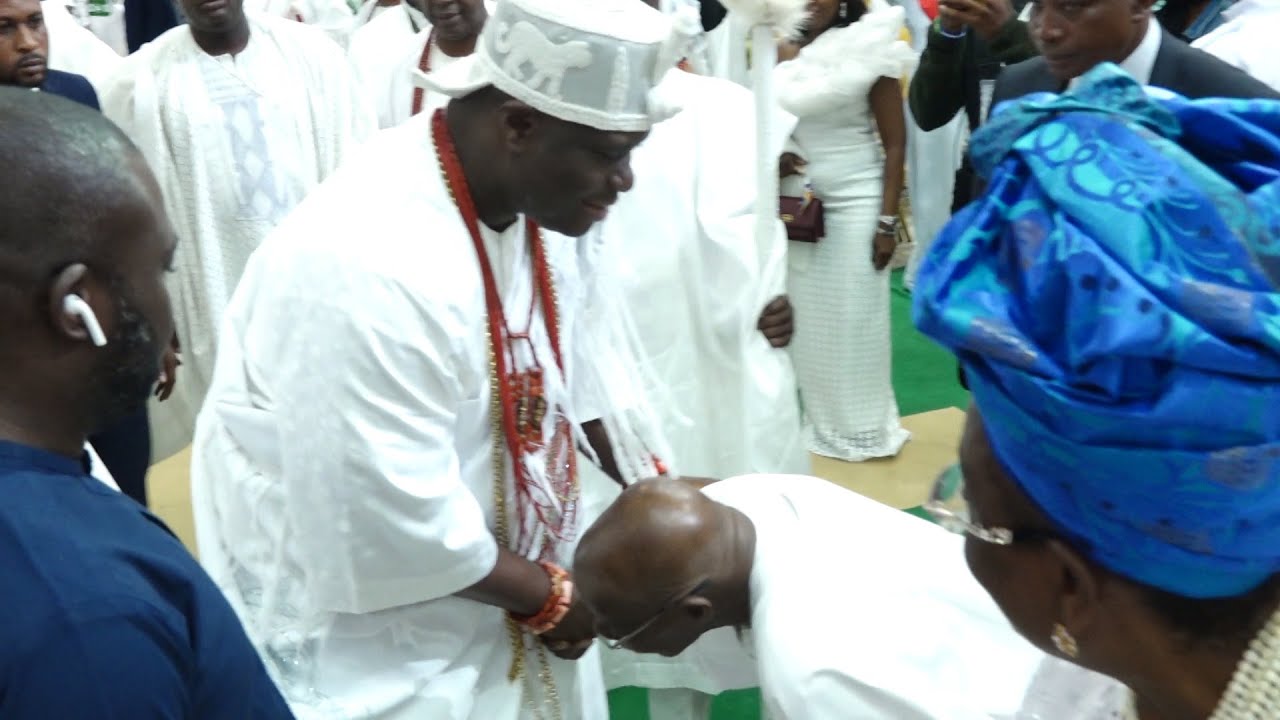 OLUSEGUN OBASANJO GIVES OONI OF IFE THE HONOR HE DESERVES AS THE NUMBER ONE YORUBA KING