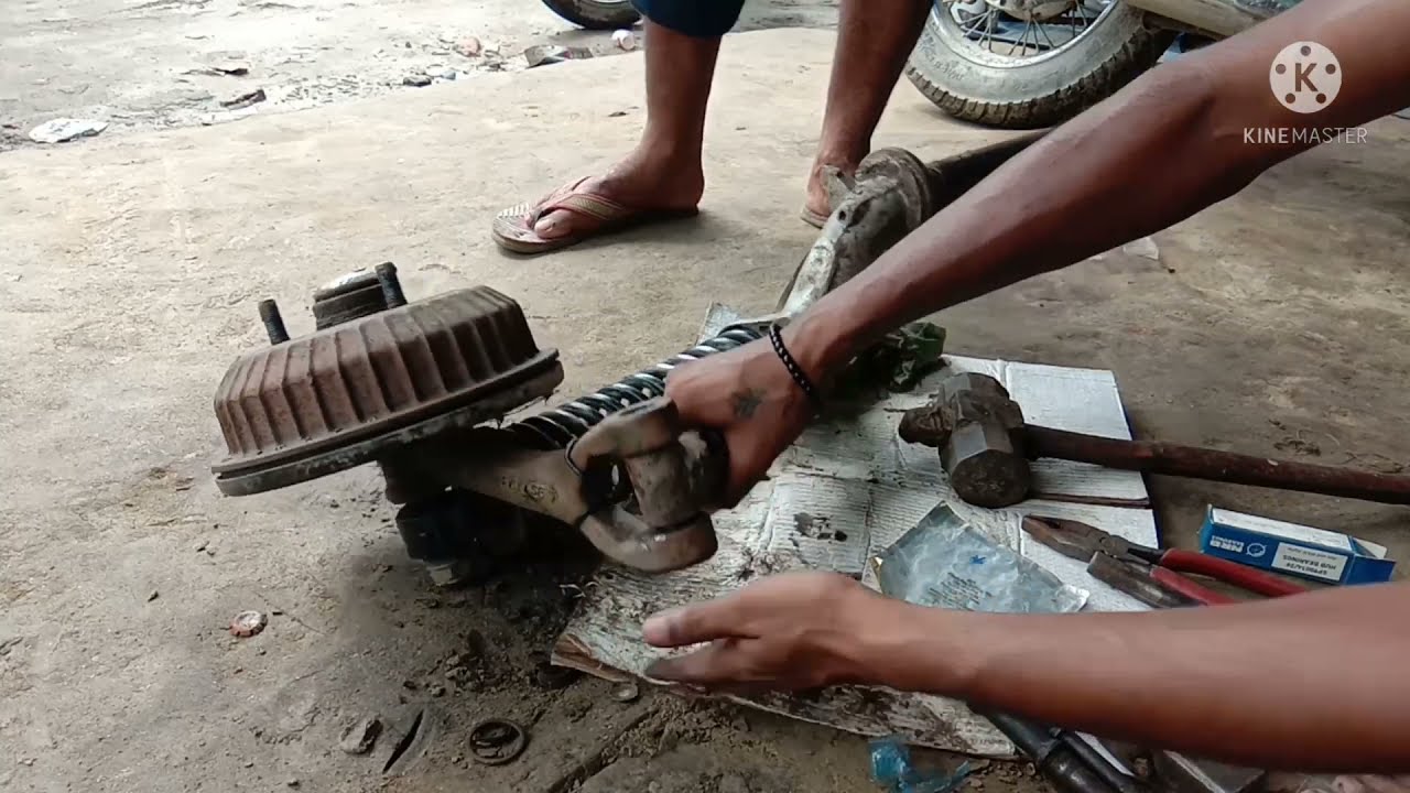 piaggio auto ka center pin kese change kre