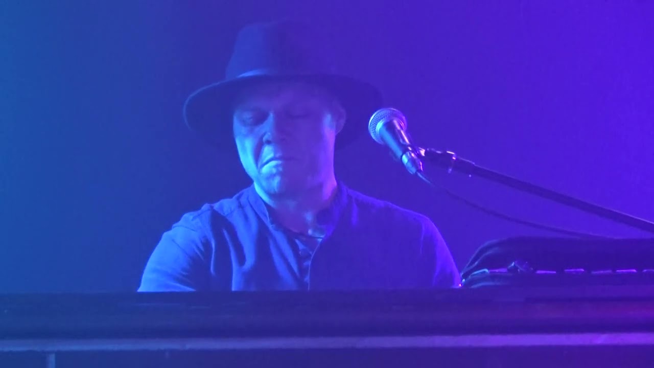 Marco Cinelli introduces a true blues guitar solo “Dillon” off the ‘No Country for Bluesmen’ album