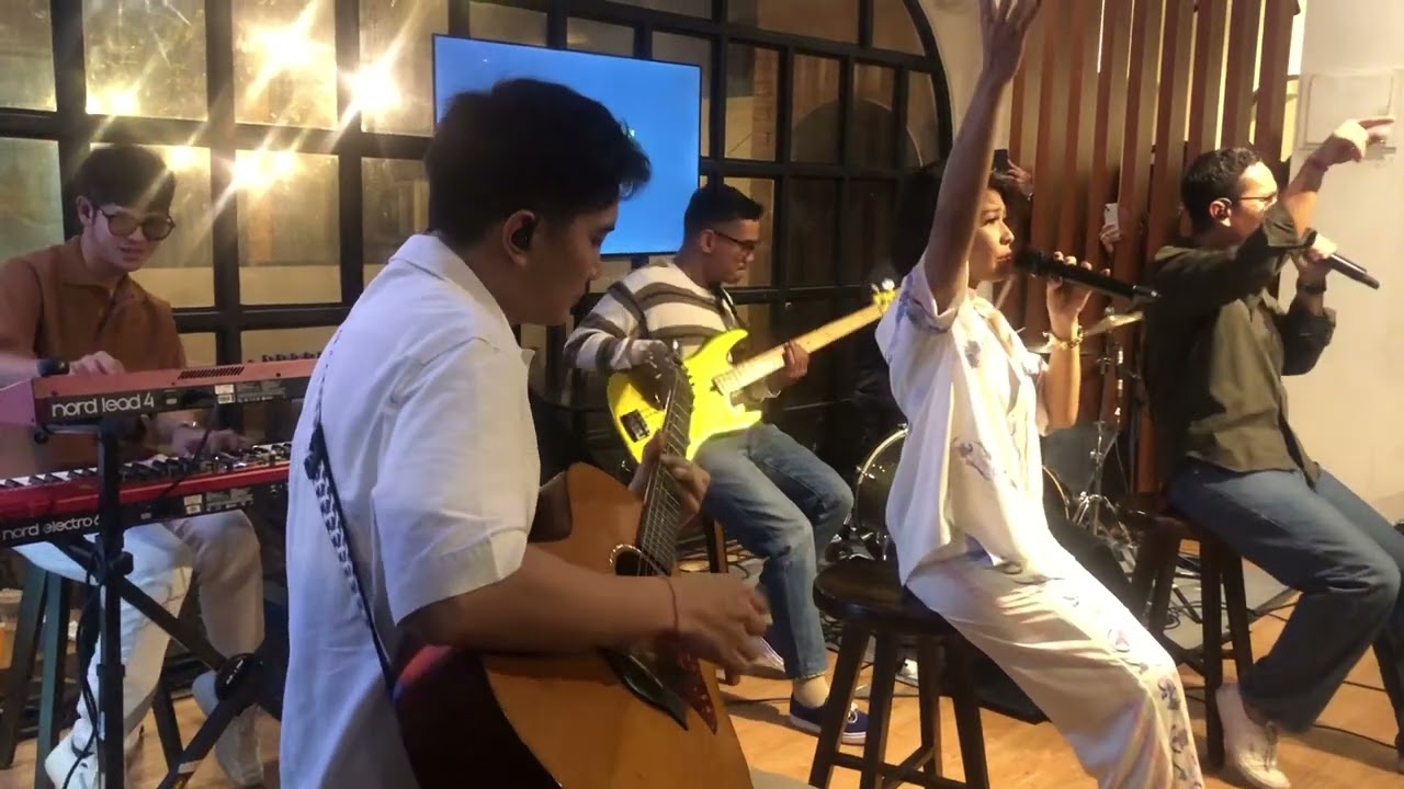 Maliq & D'Essentials - Penasaran (Acoustic Live at Ruuang Kopi, Jakarta 28/3/2024)