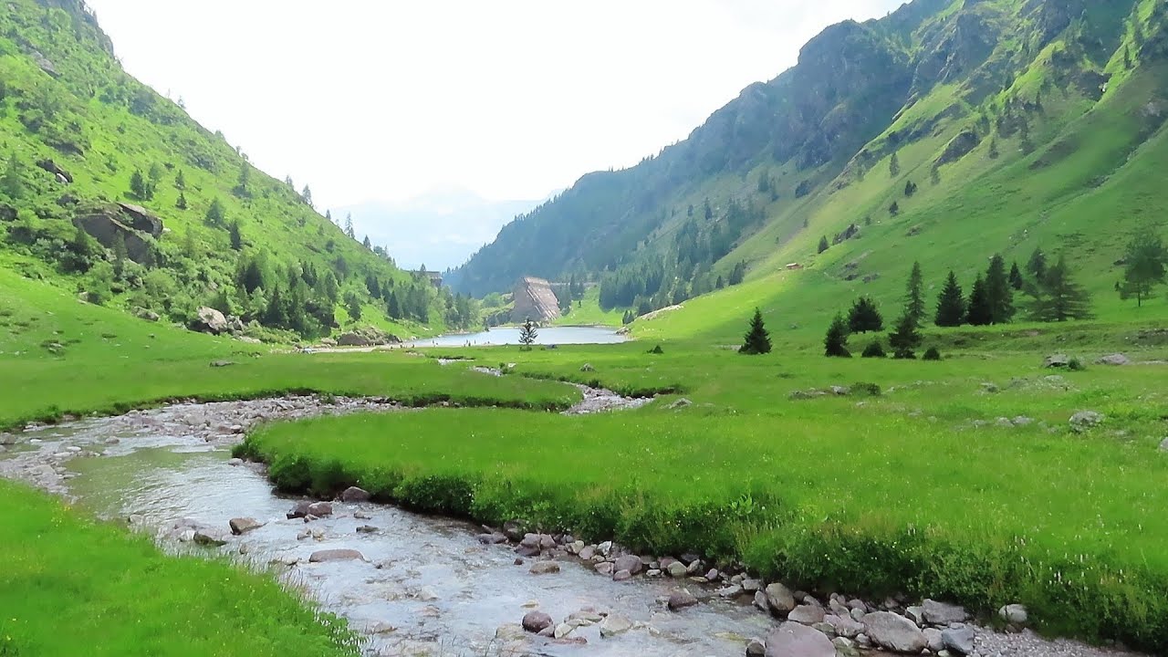 Lago e diga del Gleno da Vilminore di Scalve.