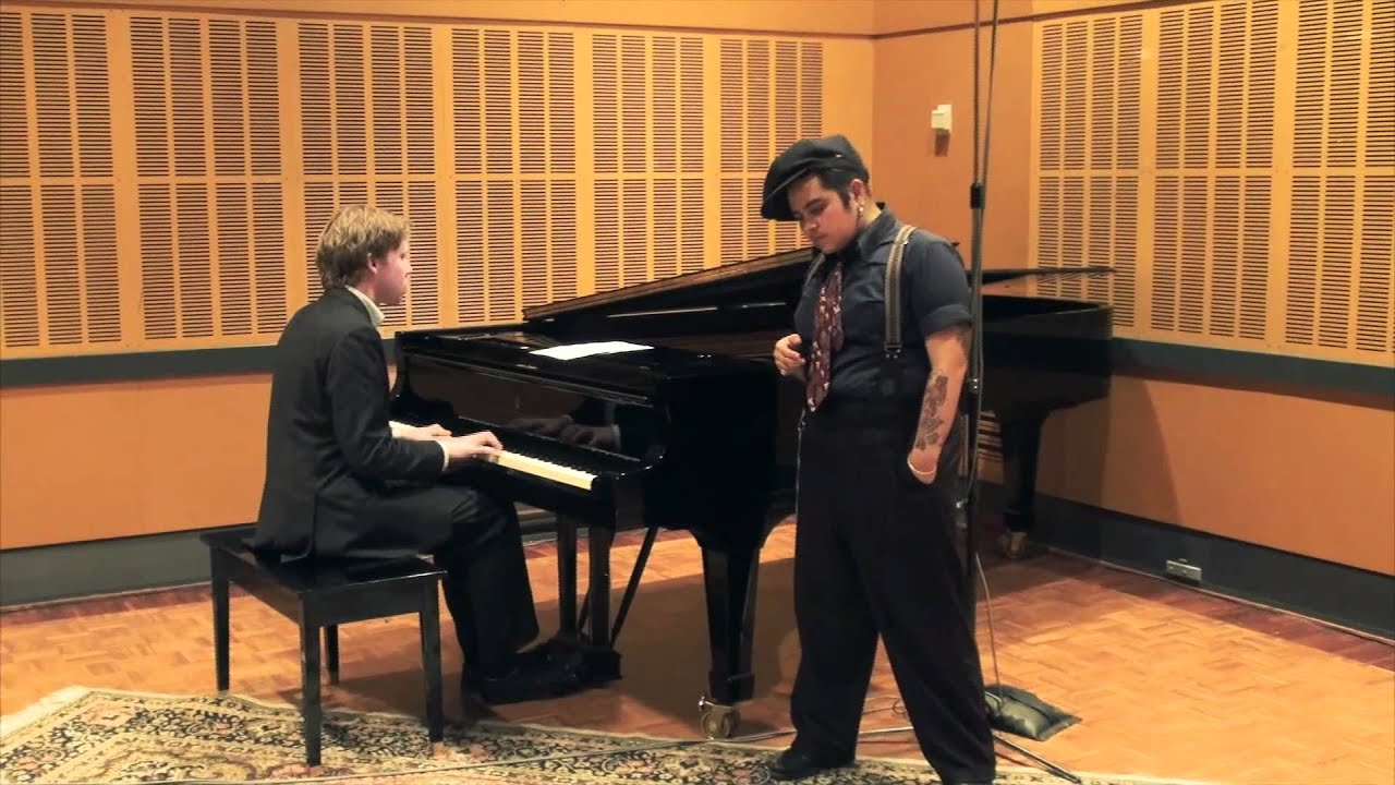 Mojo Juju - Full Moon Over Budapest (live & acoustic in ABC Studios)