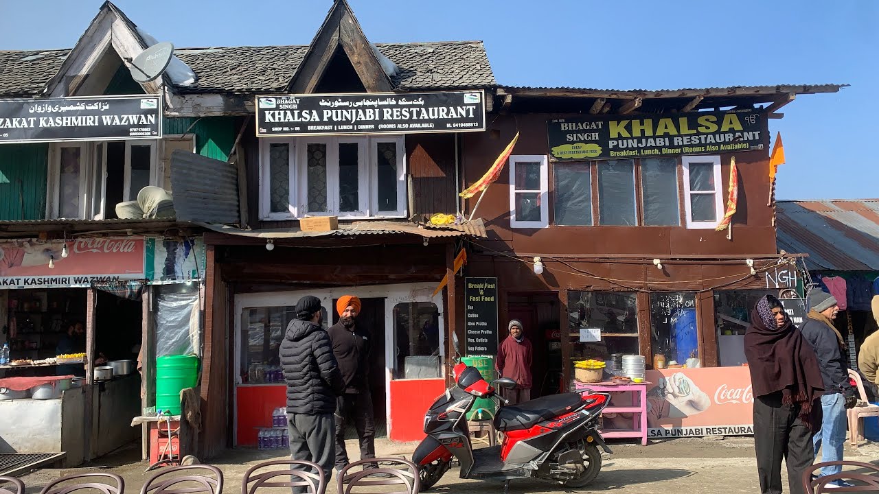 SRINAGAR To GULMARG Trip on TVS ntorq  scooter Kashmir winter season, Paru king 👑@jatin Vlog&rsquo;s