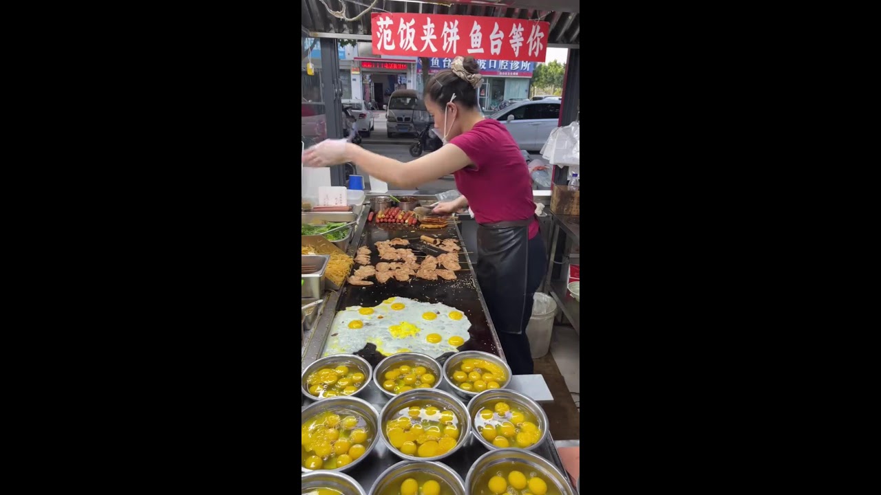 Delicious food live