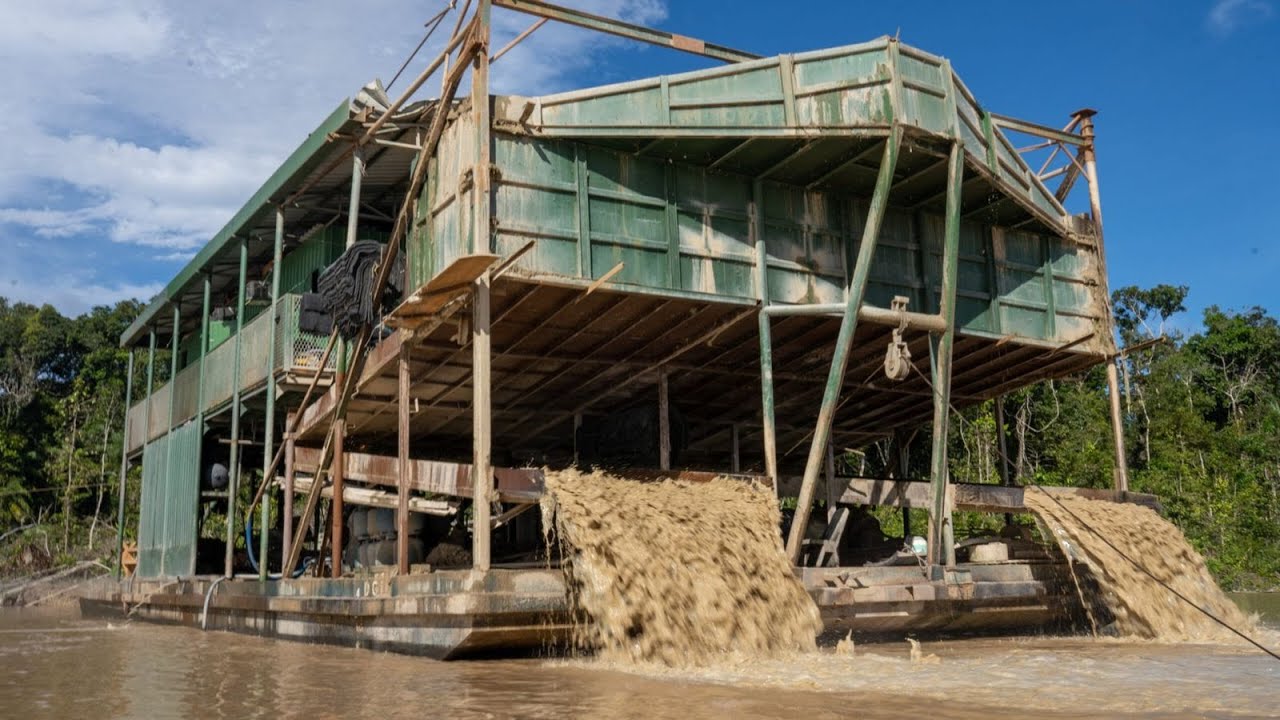 Dragas: el turbio negocio del oro en la Amazonía